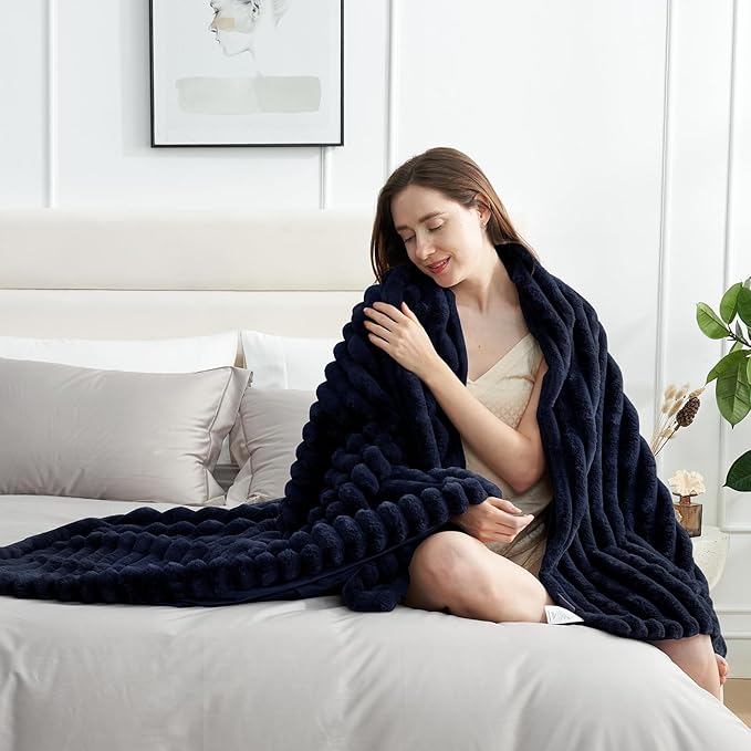 Amélie Home Faux Fur Throw Blanket - Image 3