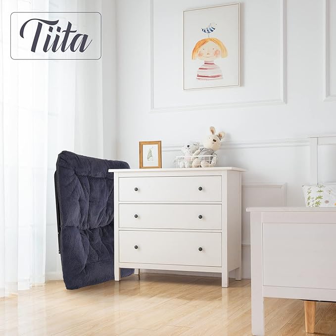 Tiita Comfy Folded Chair, Soft Faux Fur Oversized Folding Accent Chair - Image 6