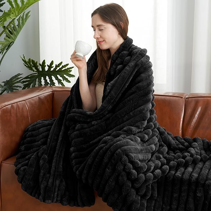 Amélie Home Faux Fur Throw Blanket - Image 3