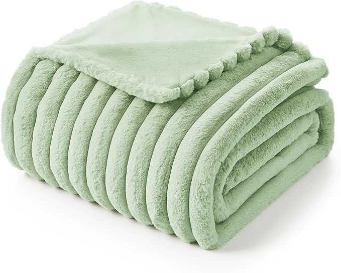 Amélie Home Faux Fur Throw Blanket - Image 7