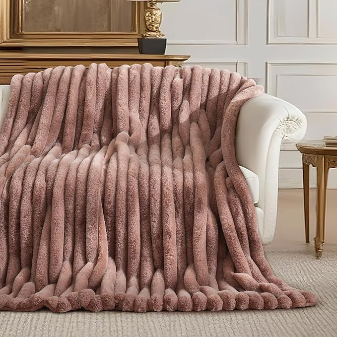 Amélie Home Faux Fur Throw Blanket - Image 4