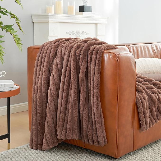 Amélie Home Faux Fur Throw Blanket - Image 7