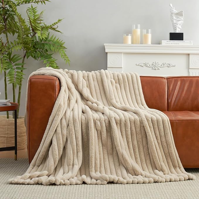 Amélie Home Faux Fur Throw Blanket - Image 8
