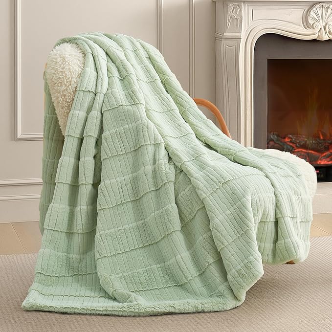 Amélie Home Luxury Striped Faux Fur Throw Blanket by Am%C3%A9lieHome
