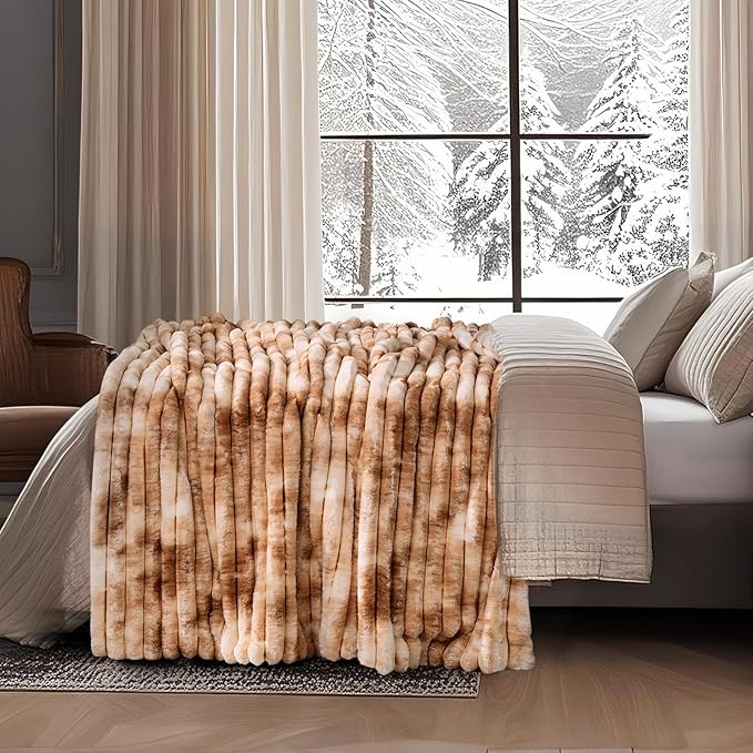 Amélie Home Faux Fur Throw Blanket - Image 3