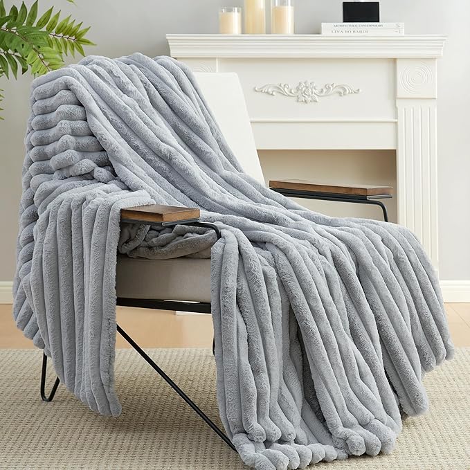 Amélie Home Faux Fur Throw Blanket - Image 4