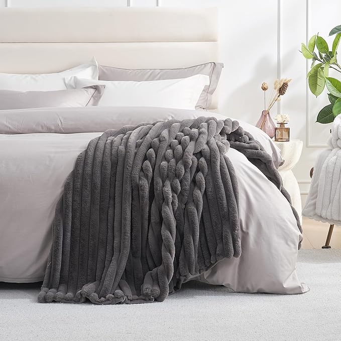 Amélie Home Faux Fur Throw Blanket - Image 3