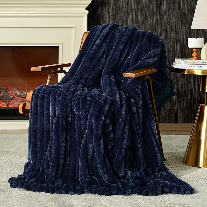 Amélie Home Faux Fur Throw Blanket by Am%C3%A9lieHome