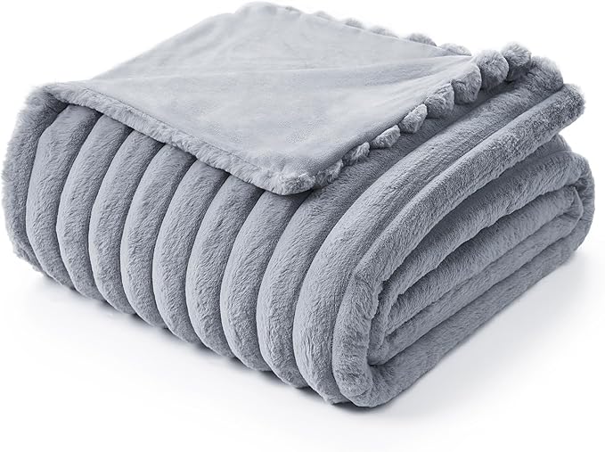 Amélie Home Faux Fur Throw Blanket - Image 9