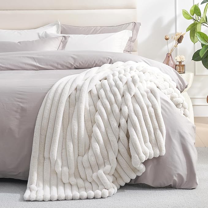 Amélie Home Faux Fur Throw Blanket - Image 8