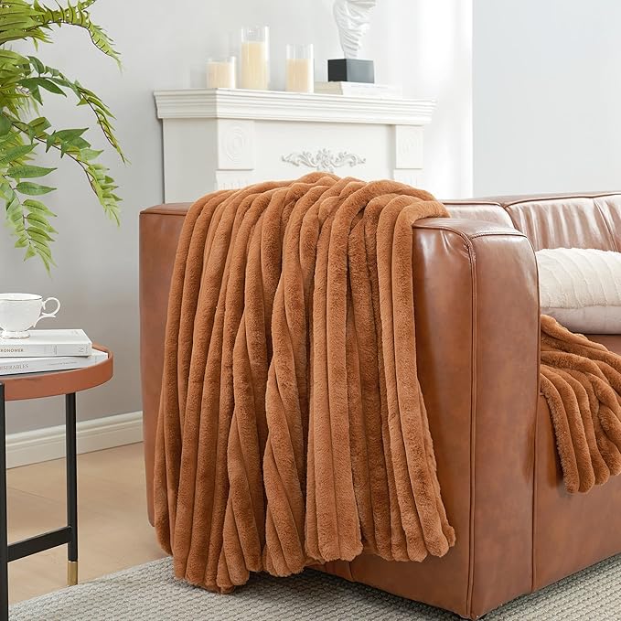 Amélie Home Faux Fur Throw Blanket - Image 7