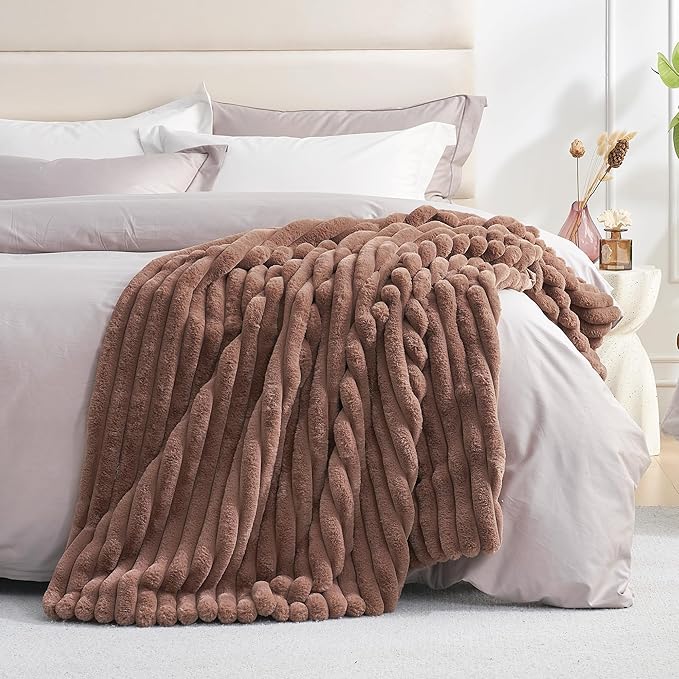 Amélie Home Faux Fur Throw Blanket - Image 5