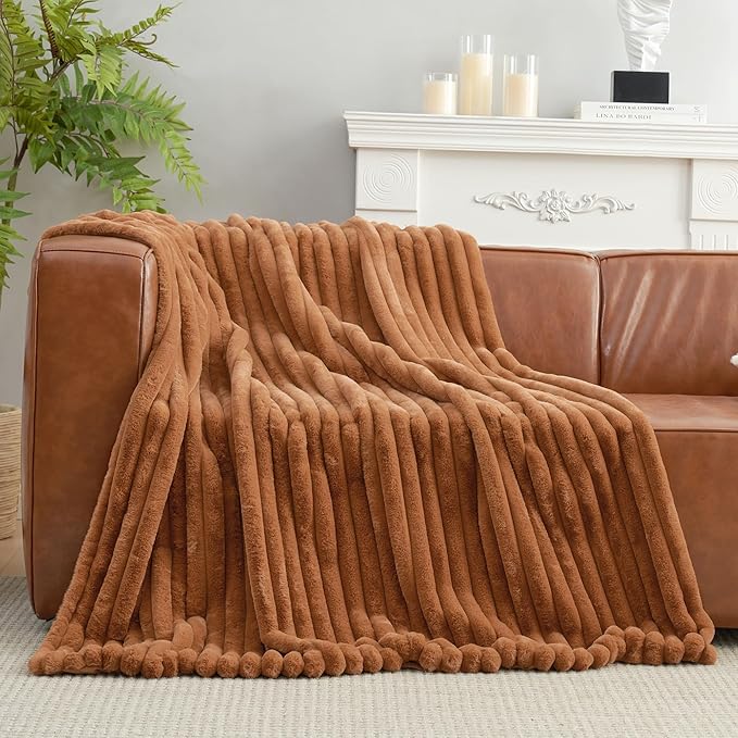 Amélie Home Faux Fur Throw Blanket - Image 5