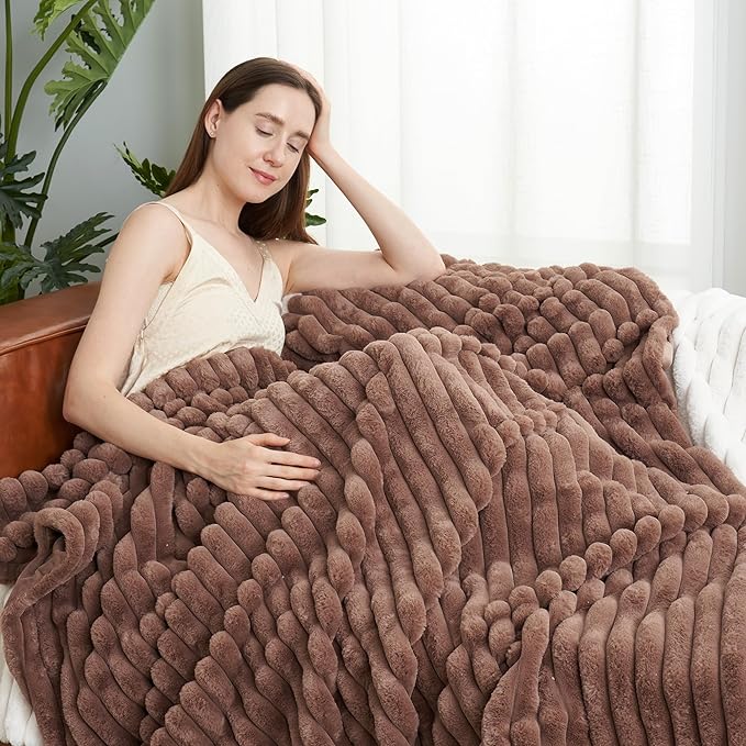 Amélie Home Faux Fur Throw Blanket - Image 3