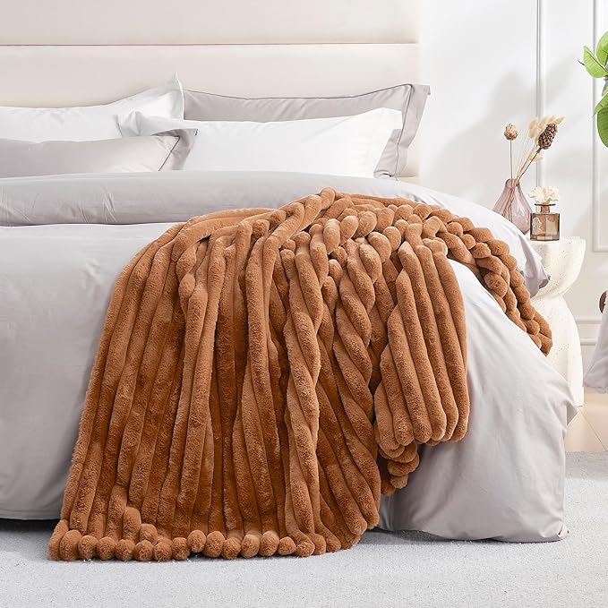 Amélie Home Faux Fur Throw Blanket - Image 4