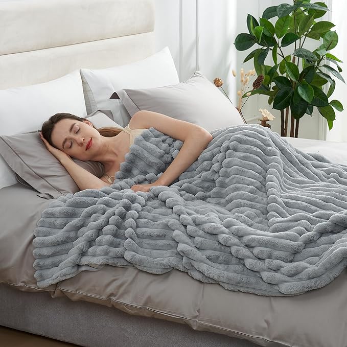 Amélie Home Faux Fur Throw Blanket - Image 2