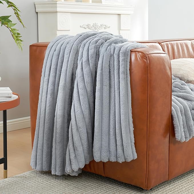 Amélie Home Faux Fur Throw Blanket - Image 9