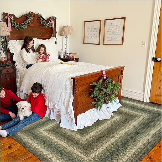 Homespice Pinecone Jute Braided Green Area Rug 4x6' by Homespice