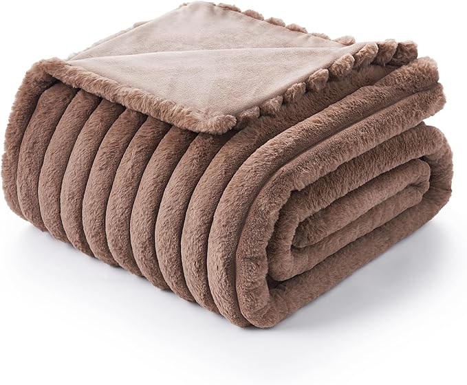 Amélie Home Faux Fur Throw Blanket - Image 9