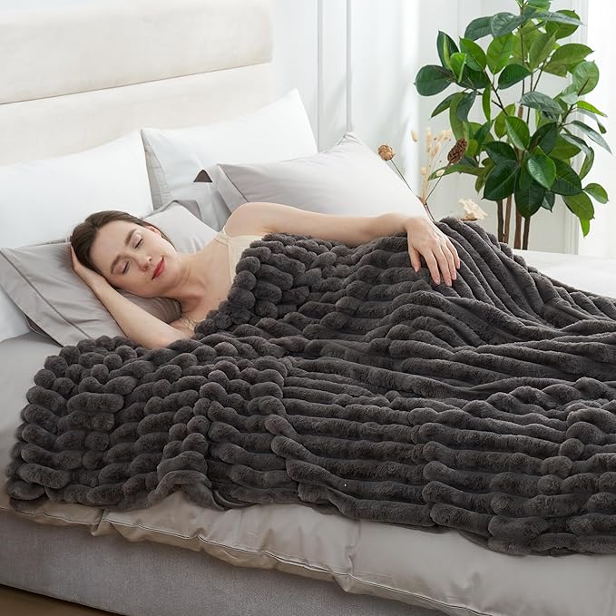 Amélie Home Faux Fur Throw Blanket - Image 2