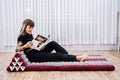 Leewadee 3-Fold Mat XXL with Triangle Cushion – Firm TV Pillow, Foldable by Leewadee