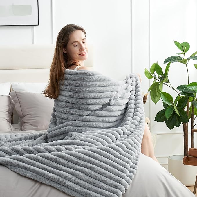 Amélie Home Faux Fur Throw Blanket - Image 2