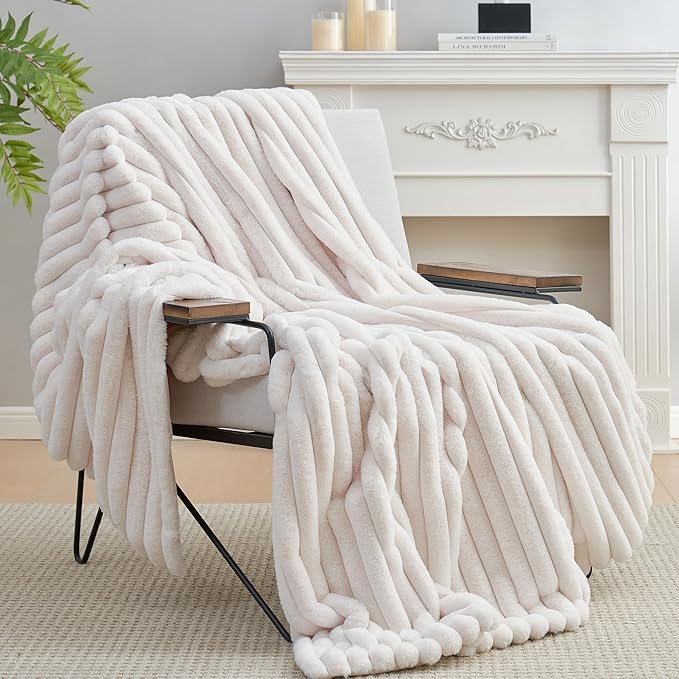 Amélie Home Faux Fur Throw Blanket - Image 8