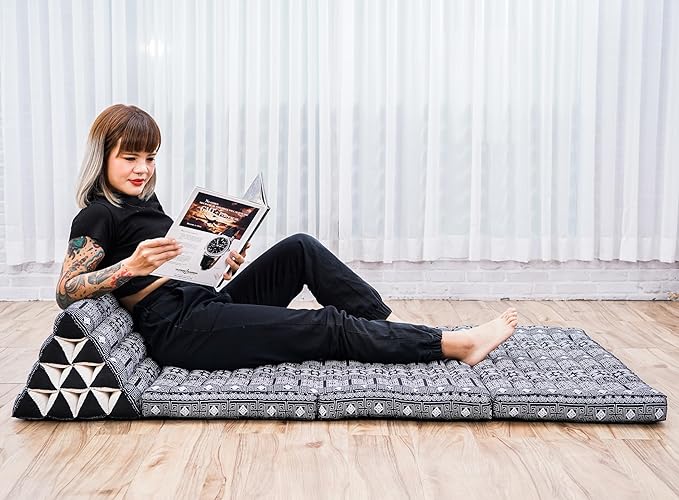 Leewadee 3-Fold Mat XXL with Triangle Cushion – Firm TV Pillow, Foldable by Leewadee