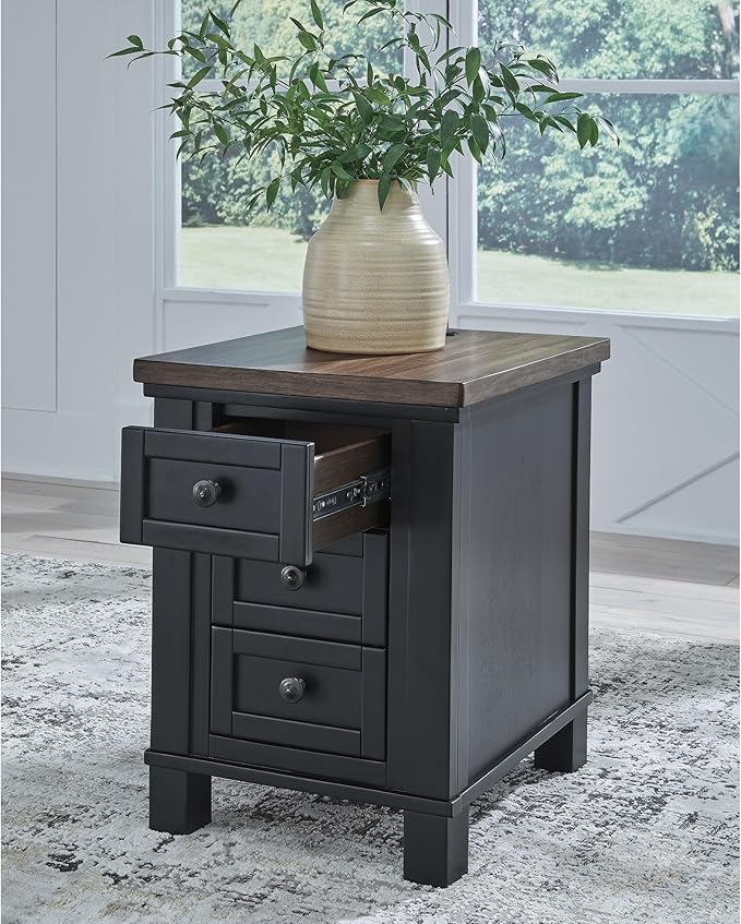 Signature Design by Ashley Wildenauer Farmhouse 3-Drawer Chairside End Table - Image 3
