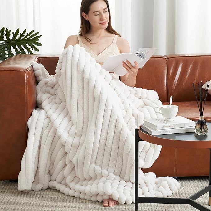 Amélie Home Faux Fur Throw Blanket - Image 2