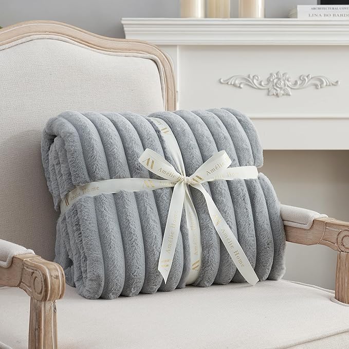 Amélie Home Faux Fur Throw Blanket - Image 8