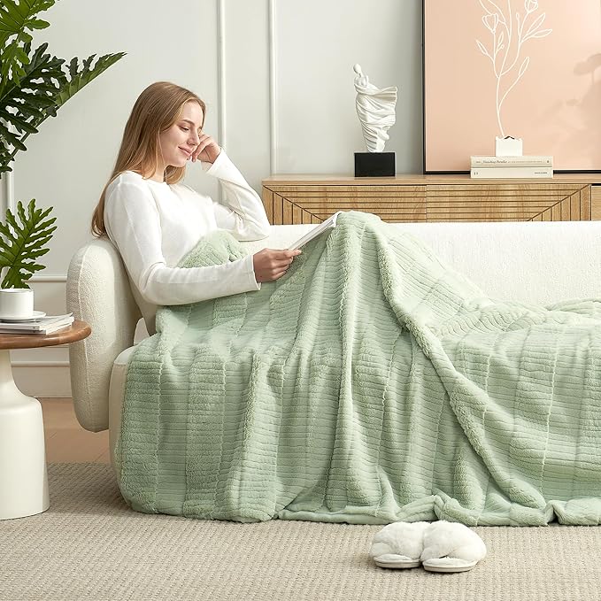 Amélie Home Luxury Striped Faux Fur Throw Blanket - Image 4