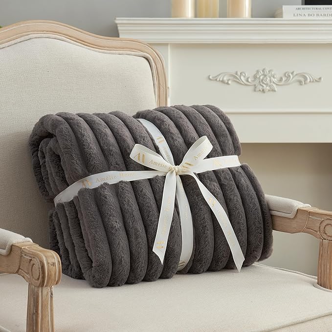 Amélie Home Faux Fur Throw Blanket - Image 7