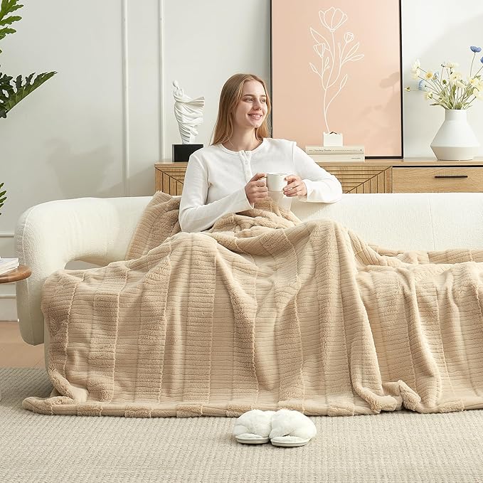 Amélie Home Luxury Striped Faux Fur Throw Blanket - Image 4
