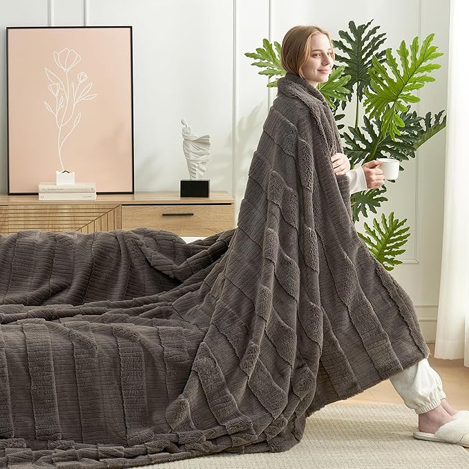 Amélie Home Luxury Striped Faux Fur Throw Blanket - Image 4
